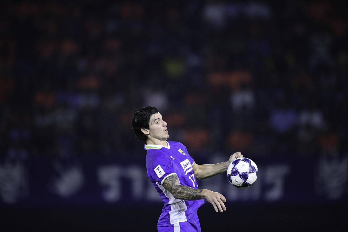 Debut Berakhir Pahit, Sergio Castel Bertekad Bawa Persib Bandung Remontada Lawan Ratchaburi FC Debut Berakhir Pahit, Sergio Castel Bertekad Bawa Persib Bandung Remontada Lawan Ratchaburi FC