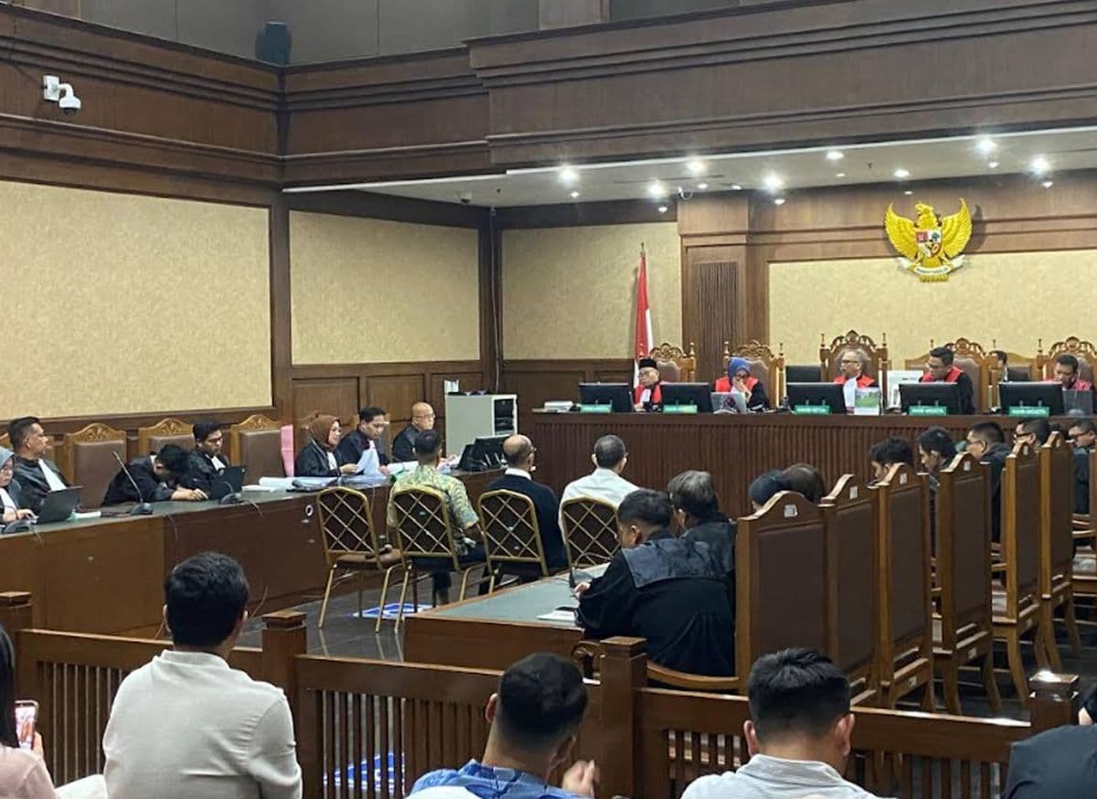 3 Terdakwa Kasus Minyak Mentah Dituntut 14 Tahun Bui hingga Uang Pengganti Rp5 Miliar 3 Terdakwa Kasus Minyak Mentah Dituntut 14 Tahun Bui hingga Uang Pengganti Rp5 Miliar