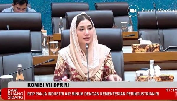 DPR Soroti Tidak Ada Standar Galon Guna Ulang, Ini Risikonya DPR Soroti Tidak Ada Standar Galon Guna Ulang, Ini Risikonya