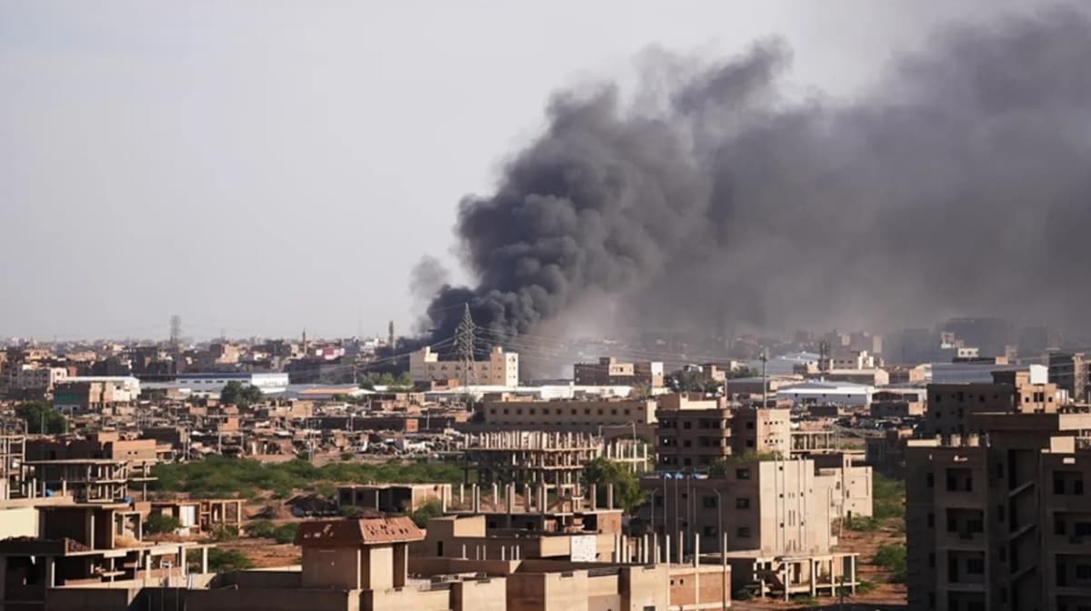 Serangan Drone Paramiliter RSF Hantam Rumah Sakit di Sudan, Tewaskan 3 Orang Serangan Drone Paramiliter RSF Hantam Rumah Sakit di Sudan, Tewaskan 3 Orang