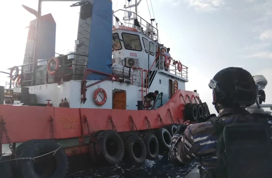 TNI AL Tangkap Kapal Pengangkut Nikel Ilegal, Begini Kronologi Lengkapnya! TNI AL Tangkap Kapal Pengangkut Nikel Ilegal, Begini Kronologi Lengkapnya!