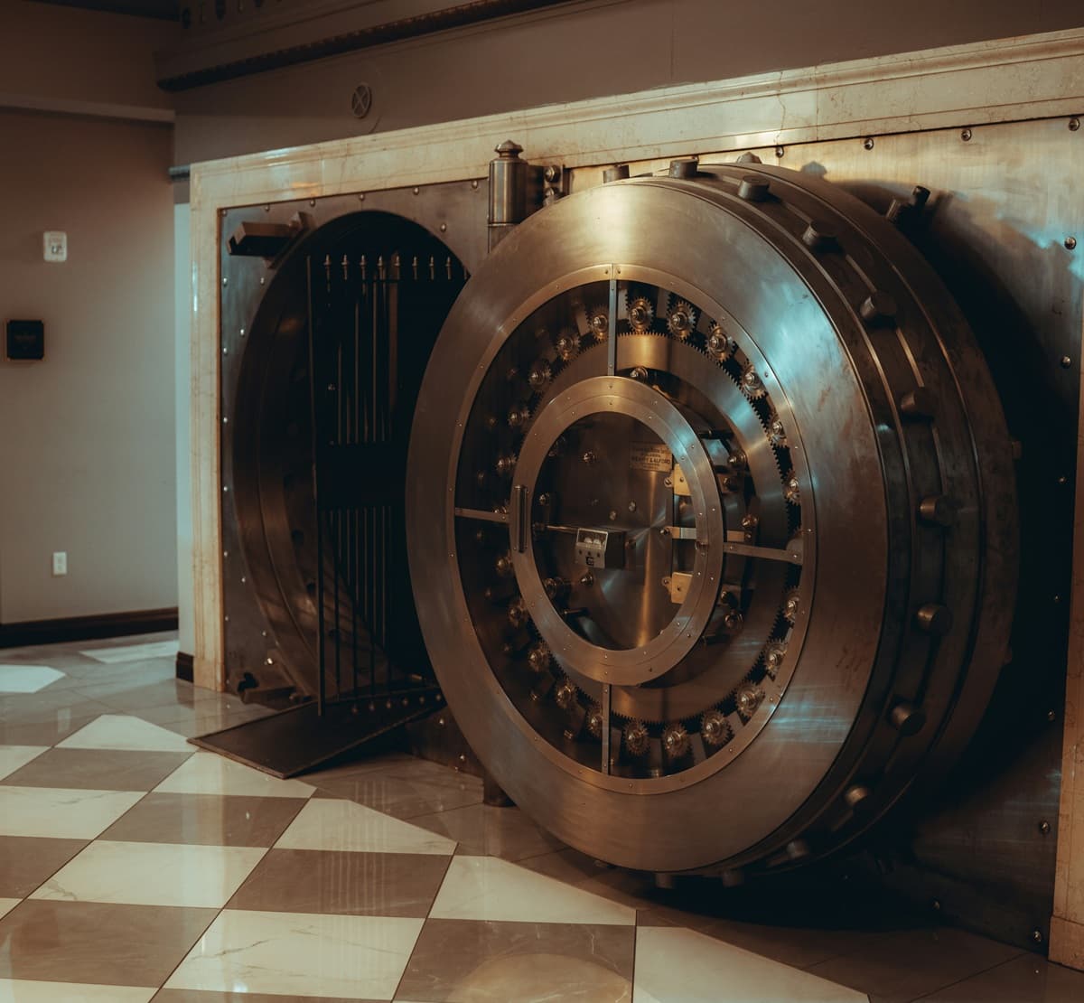 Gagal Rampok Bank, Pria Bangladesh Terkunci 9 Jam dalam Brankas Gagal Rampok Bank, Pria Bangladesh Terkunci 9 Jam dalam Brankas