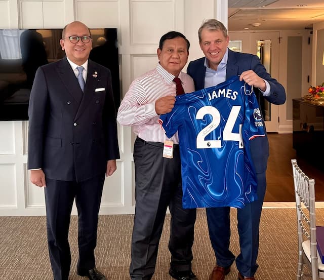 Presiden Prabowo Bertemu Pemilik Chelsea, Dihadiahi Jersey Reece James Presiden Prabowo Bertemu Pemilik Chelsea, Dihadiahi Jersey Reece James