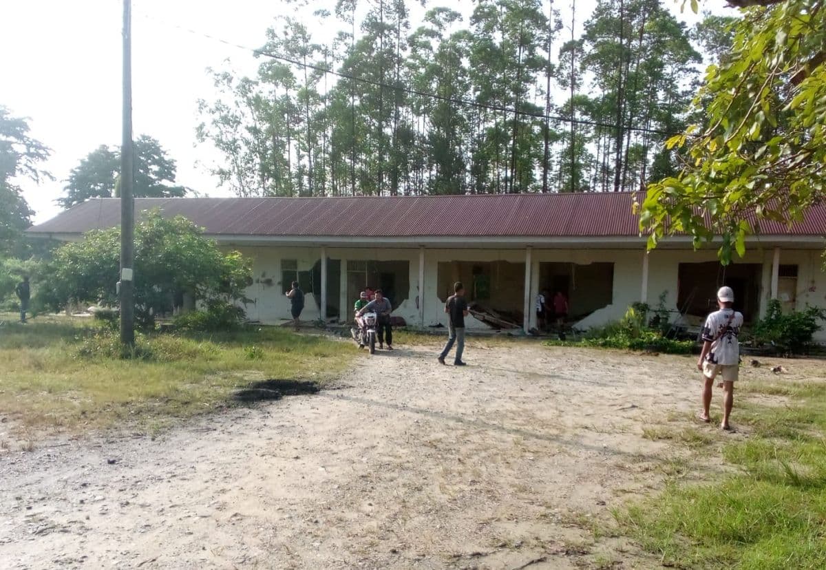 Belasan Gajah Ngamuk di Mes Karyawan, Sejumlah Rumah dan Kendaraan Rusak Belasan Gajah Ngamuk di Mes Karyawan, Sejumlah Rumah dan Kendaraan Rusak