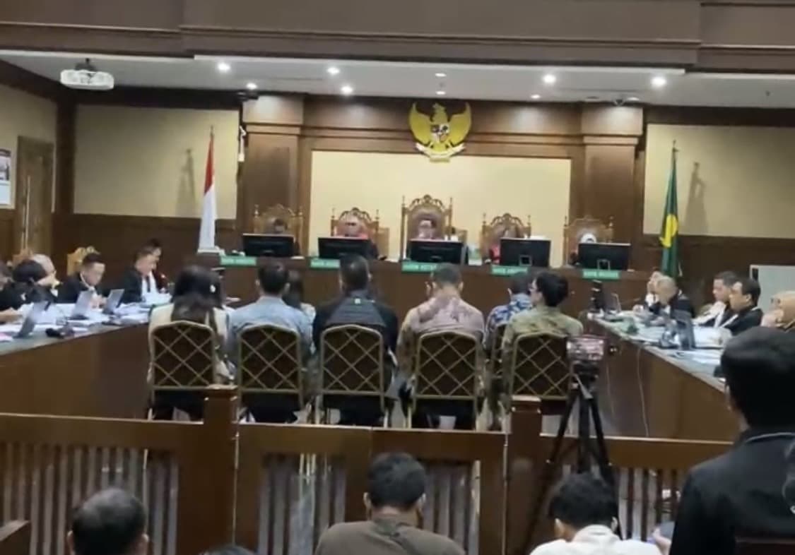 Nadiem Makarim Jalani Sidang Kasus Chromebook, 10 Saksi Dihadirkan Nadiem Makarim Jalani Sidang Kasus Chromebook, 10 Saksi Dihadirkan
