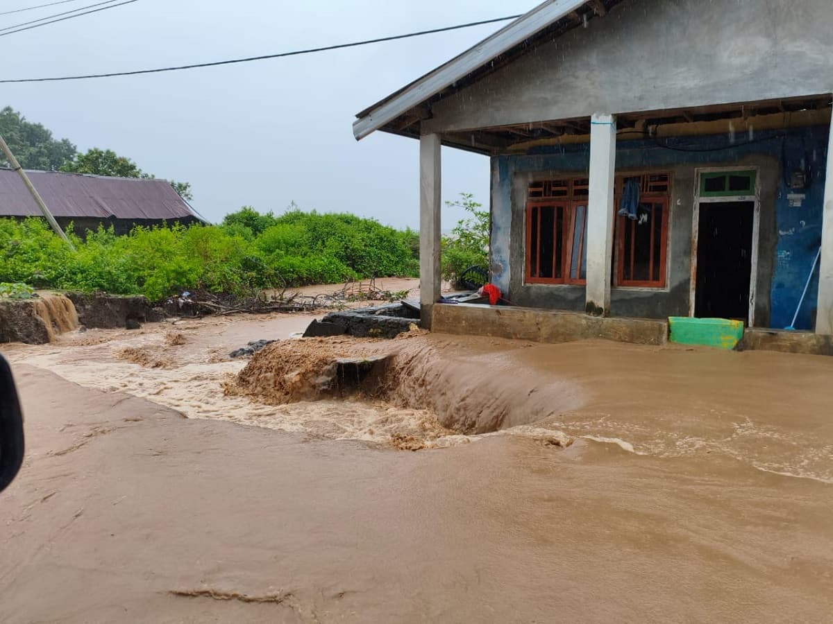 Banjir Terjang Lombok Barat dan Bima NTB, 1.500 Warga Terdampak Banjir Terjang Lombok Barat dan Bima NTB, 1.500 Warga Terdampak