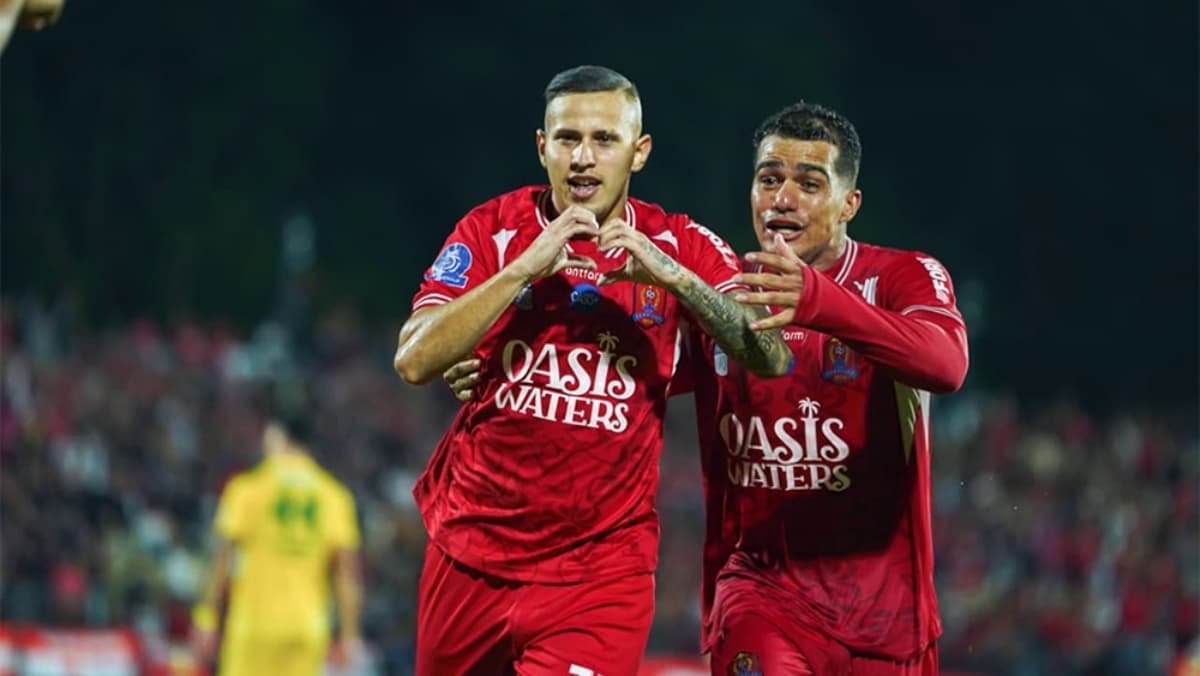 Mario Lemos Akui Suporter Bikin Persijap Jepara Kian Semangat Gulung Persebaya Surabaya 3-1 Mario Lemos Akui Suporter Bikin Persijap Jepara Kian Semangat Gulung Persebaya Surabaya 3-1