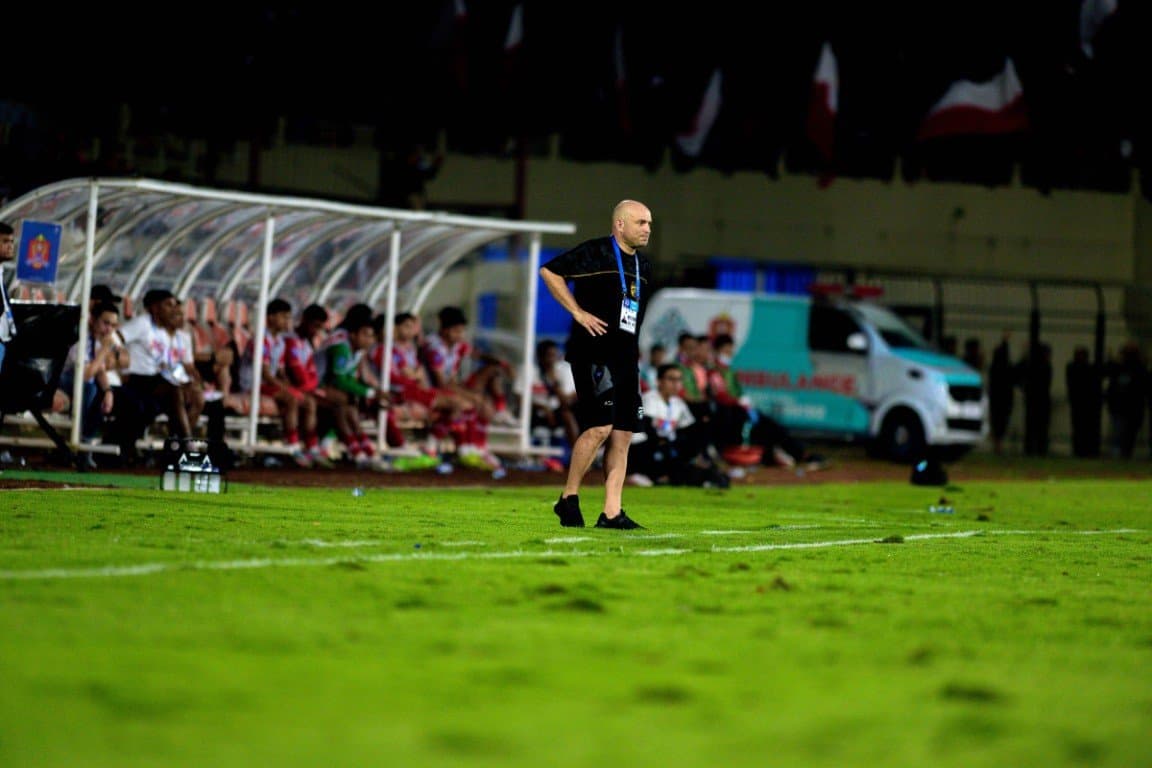 Bernardo Tavares Soroti Lemahnya Pertahanan Persebaya Surabaya Usai Dipukul Persijap Jepara 1-3 Bernardo Tavares Soroti Lemahnya Pertahanan Persebaya Surabaya Usai Dipukul Persijap Jepara 1-3