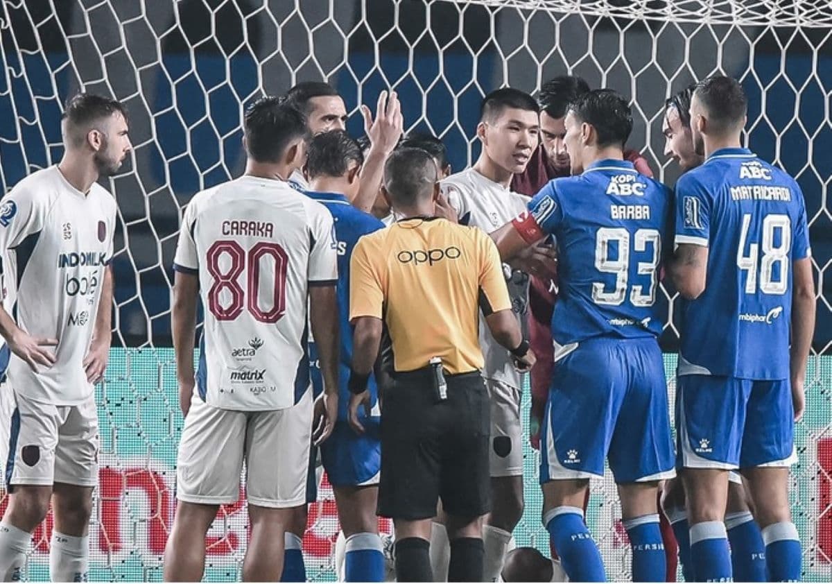 Carlos Pena Bereaksi Satir Usai Gol Persita Tangerang Dianulir Secara Kontroversial Lawan Persib Bandung Carlos Pena Bereaksi Satir Usai Gol Persita Tangerang Dianulir Secara Kontroversial Lawan Persib Bandung