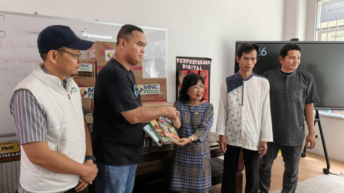 MNC Peduli Salurkan Ratusan Buku ke SDN 01 Cikini, Perkuat Budaya Literasi saat Ramadhan MNC Peduli Salurkan Ratusan Buku ke SDN 01 Cikini, Perkuat Budaya Literasi saat Ramadhan