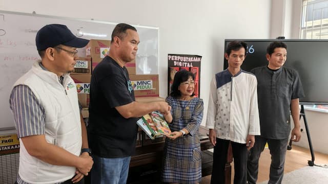 MNC Peduli Salurkan Ratusan Buku ke SDN 01 Cikini, Perkuat Budaya Literasi saat Ramadhan MNC Peduli Salurkan Ratusan Buku ke SDN 01 Cikini, Perkuat Budaya Literasi saat Ramadhan