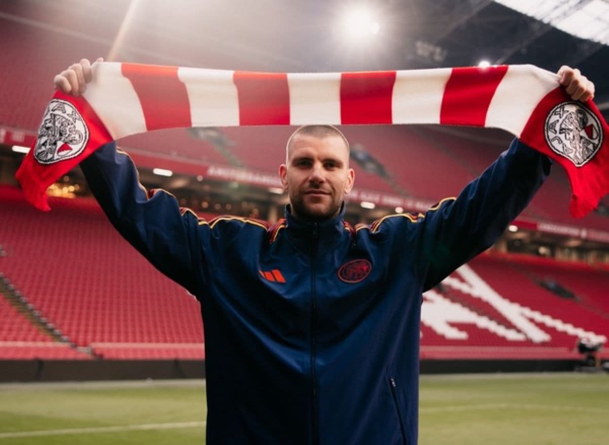 Meski Tampil Solid, Debut Maarten Paes di Ajax Amsterdam Tetap Panen Kritik Pengamat Belanda Meski Tampil Solid, Debut Maarten Paes di Ajax Amsterdam Tetap Panen Kritik Pengamat Belanda