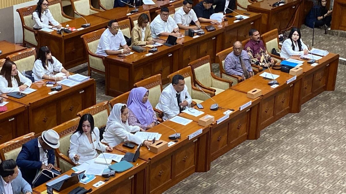 Hotman Paris Mengadu ke DPR, Ungkap Kejanggalan Penanganan Kasus Pembunuhan Mahasiswi Unram Hotman Paris Mengadu ke DPR, Ungkap Kejanggalan Penanganan Kasus Pembunuhan Mahasiswi Unram