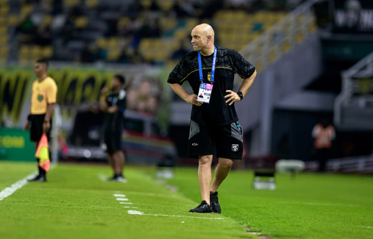 Persebaya Surabaya vs Persib Bandung: Bernardo Tavares Siap Bungkam Maung Bandung! Persebaya Surabaya vs Persib Bandung: Bernardo Tavares Siap Bungkam Maung Bandung!