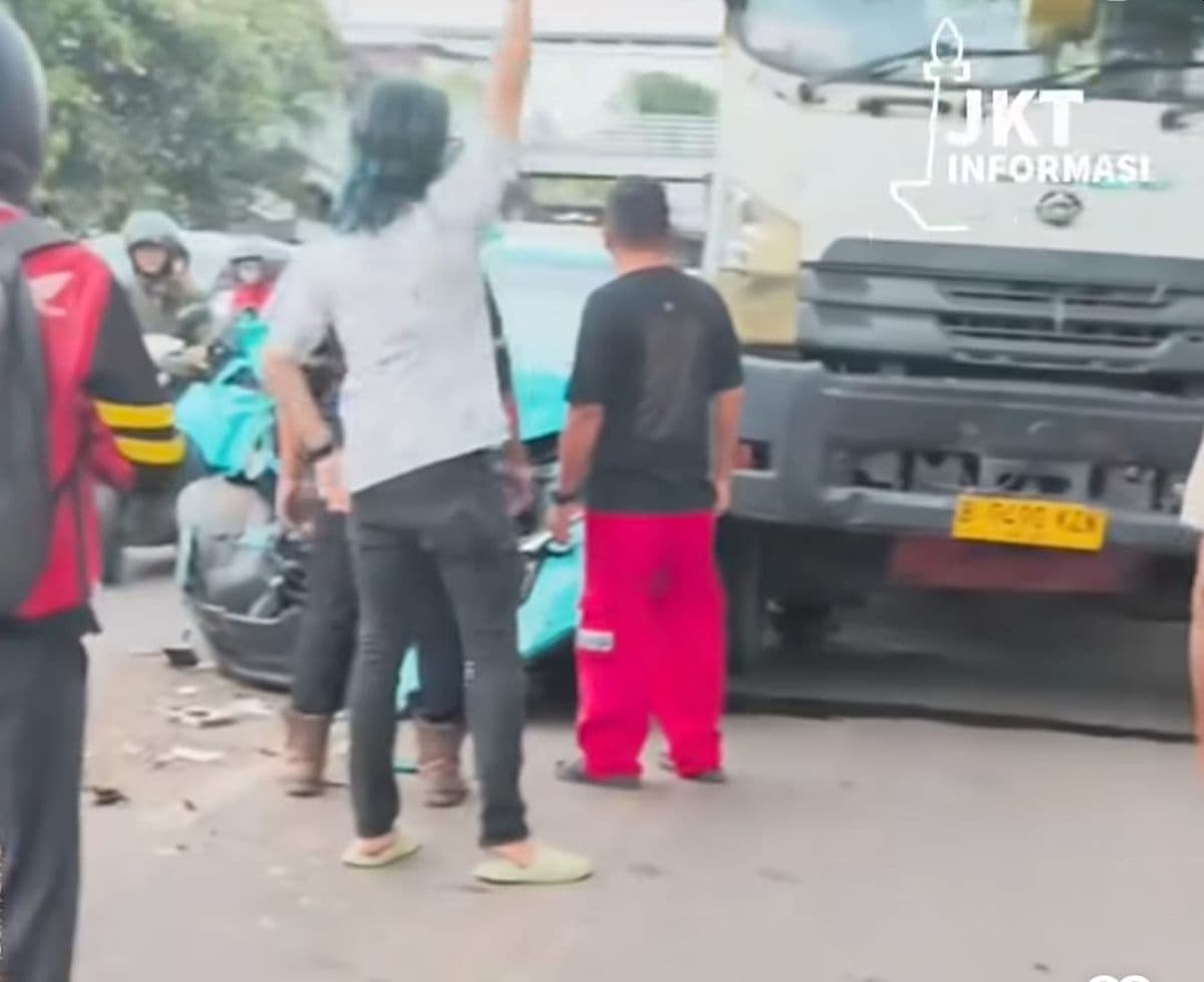 Taksi Listrik Tabrak 3 Kendaraan di Jakpus, Begini Ending-nya Taksi Listrik Tabrak 3 Kendaraan di Jakpus, Begini Ending-nya