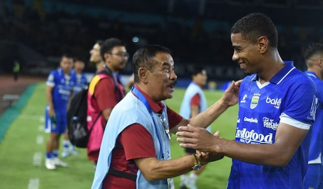 Umuh Muchtar Ultimatum Persib Bandung Jelang Lawan Persebaya Surabaya: Jangan Anggap Enteng! Umuh Muchtar Ultimatum Persib Bandung Jelang Lawan Persebaya Surabaya: Jangan Anggap Enteng!