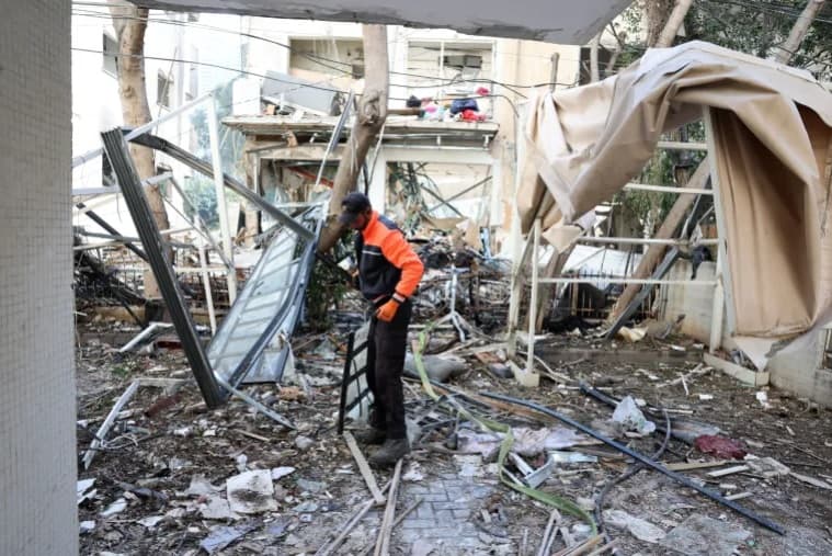 Serangan Iran Hantam Tel Aviv Israel, Puluhan Bangunan Rusak Serangan Iran Hantam Tel Aviv Israel, Puluhan Bangunan Rusak