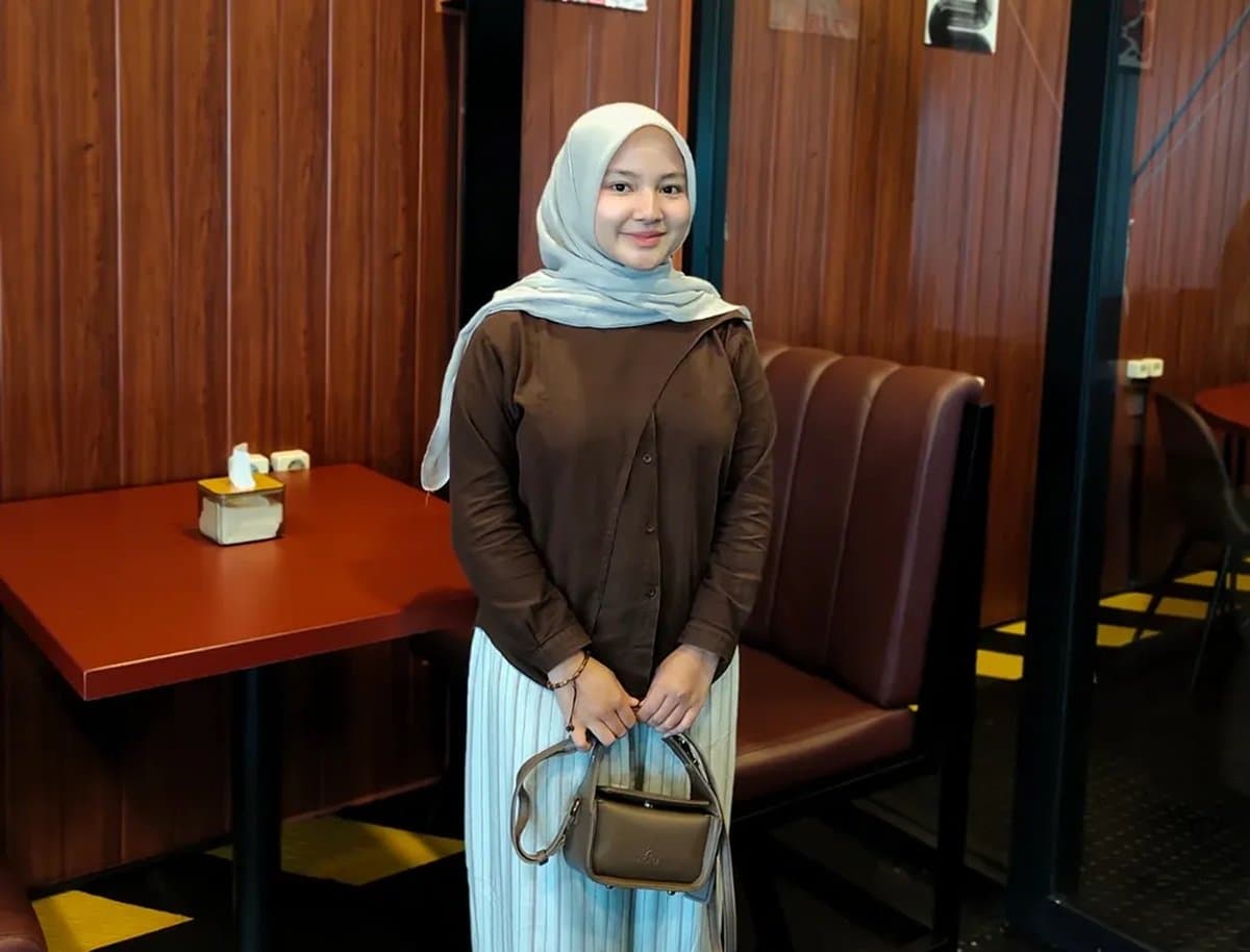 Bobotoh Cantik Nazwaa Saqinaa Prediksi Persib Bandung Sikat Persebaya Surabaya 2-0! Bobotoh Cantik Nazwaa Saqinaa Prediksi Persib Bandung Sikat Persebaya Surabaya 2-0!