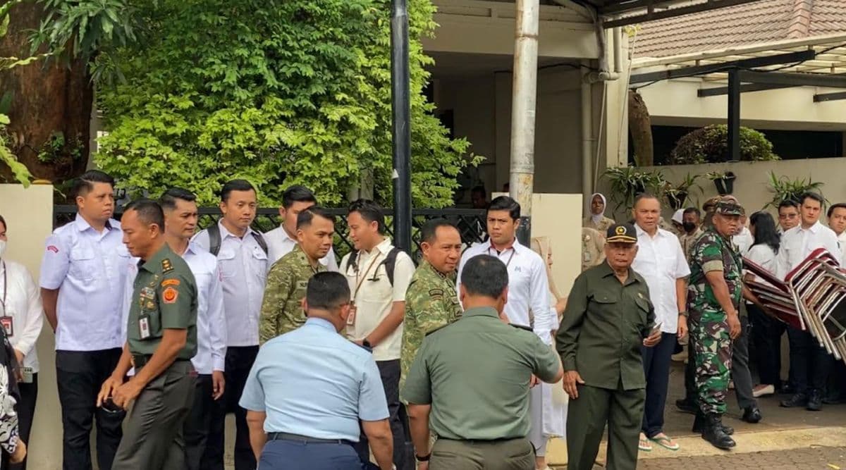 Panglima TNI, Menteri hingga Gubernur Jakarta Melayat ke Rumah Duka Wapres Ke-6 RI Try Sutrisno Panglima TNI, Menteri hingga Gubernur Jakarta Melayat ke Rumah Duka Wapres Ke-6 RI Try Sutrisno
