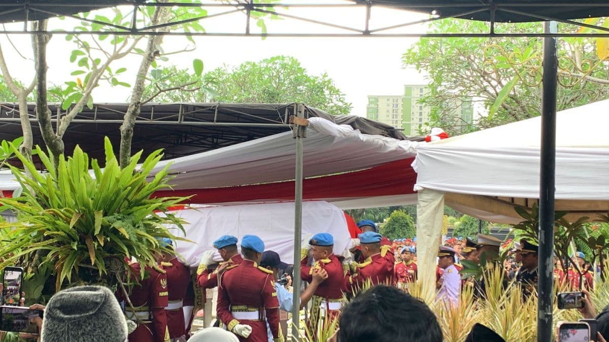 SBY, JK, hingga Boediono Hadiri Pemakaman Try Sutrisno di TMP Kalibata SBY, JK, hingga Boediono Hadiri Pemakaman Try Sutrisno di TMP Kalibata