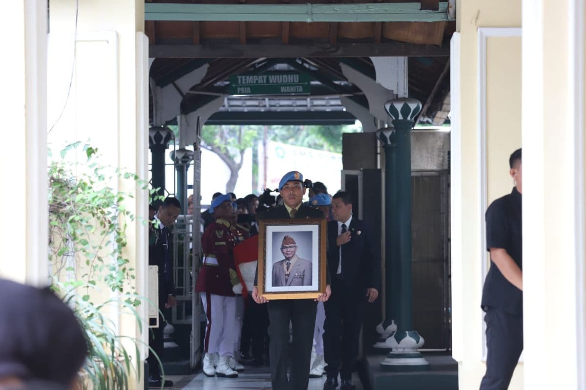 Ungkap Keinginan Try Sutrisno Sebelum Wafat, Muzani: Beliau Ingin Ada Amandemen UUD 45 Ungkap Keinginan Try Sutrisno Sebelum Wafat, Muzani: Beliau Ingin Ada Amandemen UUD 45