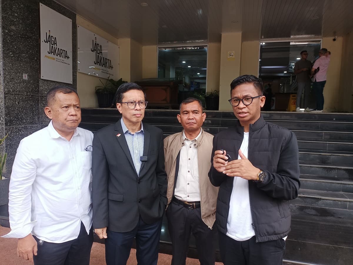 Diperiksa Polda Metro 4 Jam, Saksi Pelapor Dugaan Ijazah Rismon Sianipar Dicecar 26 Pertanyaan Diperiksa Polda Metro 4 Jam, Saksi Pelapor Dugaan Ijazah Rismon Sianipar Dicecar 26 Pertanyaan