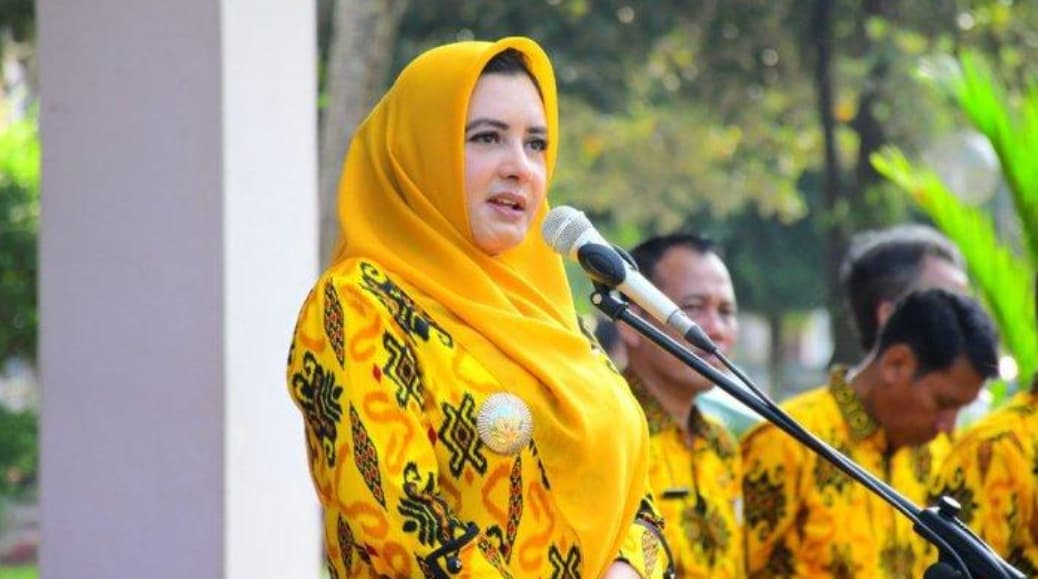 OTT Bupati Cantik Fadia Arafiq, KPK Sita Barang Elektronik hingga Kendaraan OTT Bupati Cantik Fadia Arafiq, KPK Sita Barang Elektronik hingga Kendaraan