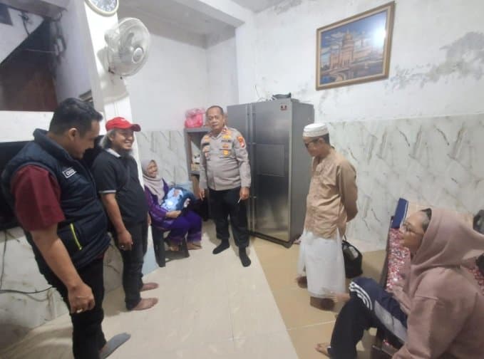 Heboh Bayi Perempuan Dibuang Disertai Surat dari Kakak di Pejaten Jaksel Heboh Bayi Perempuan Dibuang Disertai Surat dari Kakak di Pejaten Jaksel