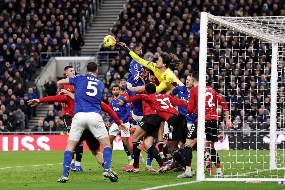 Michael Carrick Sentil Taktik Keroyok Kiper ala Arsenal Jelang Manchester United Hadapi Newcastle United Michael Carrick Sentil Taktik Keroyok Kiper ala Arsenal Jelang Manchester United Hadapi Newcastle United