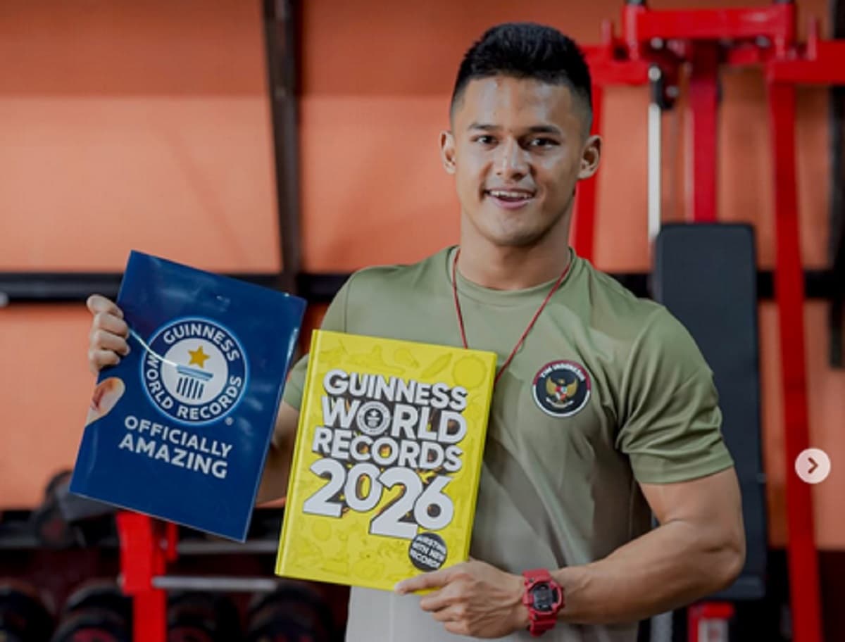 Sejarah! Lifter Rizki Juniansyah Terima 2 Sertifikat Penghargaan dari Guinness World Records Sejarah! Lifter Rizki Juniansyah Terima 2 Sertifikat Penghargaan dari Guinness World Records