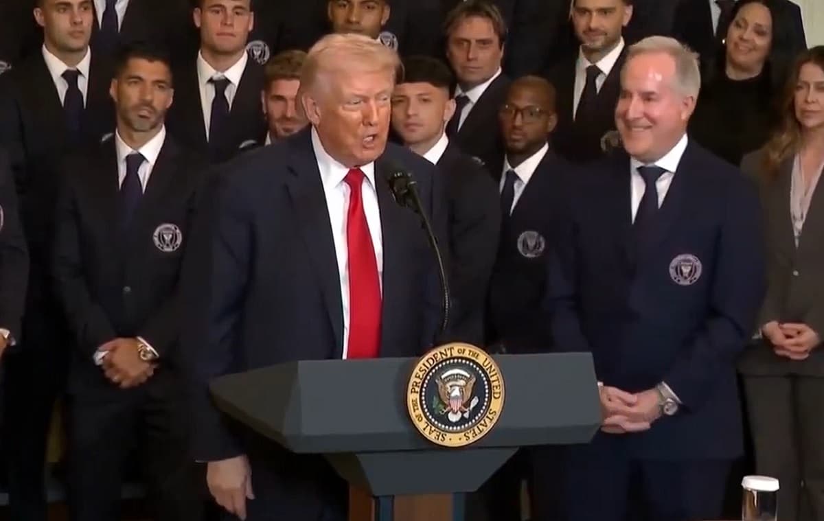 Trump Serukan Garda Revolusi Iran Letakkan Senjata, Janjikan ‘Kekebalan Total’ Trump Serukan Garda Revolusi Iran Letakkan Senjata, Janjikan ‘Kekebalan Total’