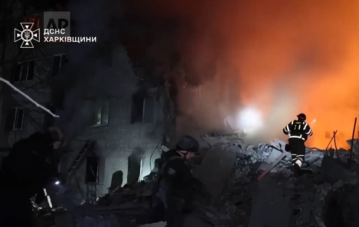 Serangan Rudal Rusia Hantam Kharkiv, Tewaskan Setidaknya 10 Orang Serangan Rudal Rusia Hantam Kharkiv, Tewaskan Setidaknya 10 Orang