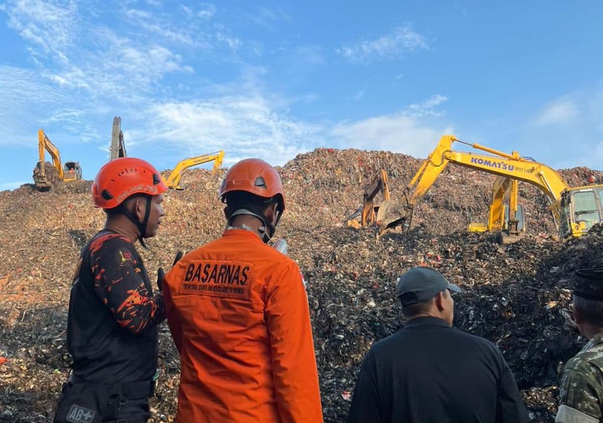 Korban Longsor Bantargebang Bertambah, 4 Tewas dan 2 Selamat Korban Longsor Bantargebang Bertambah, 4 Tewas dan 2 Selamat