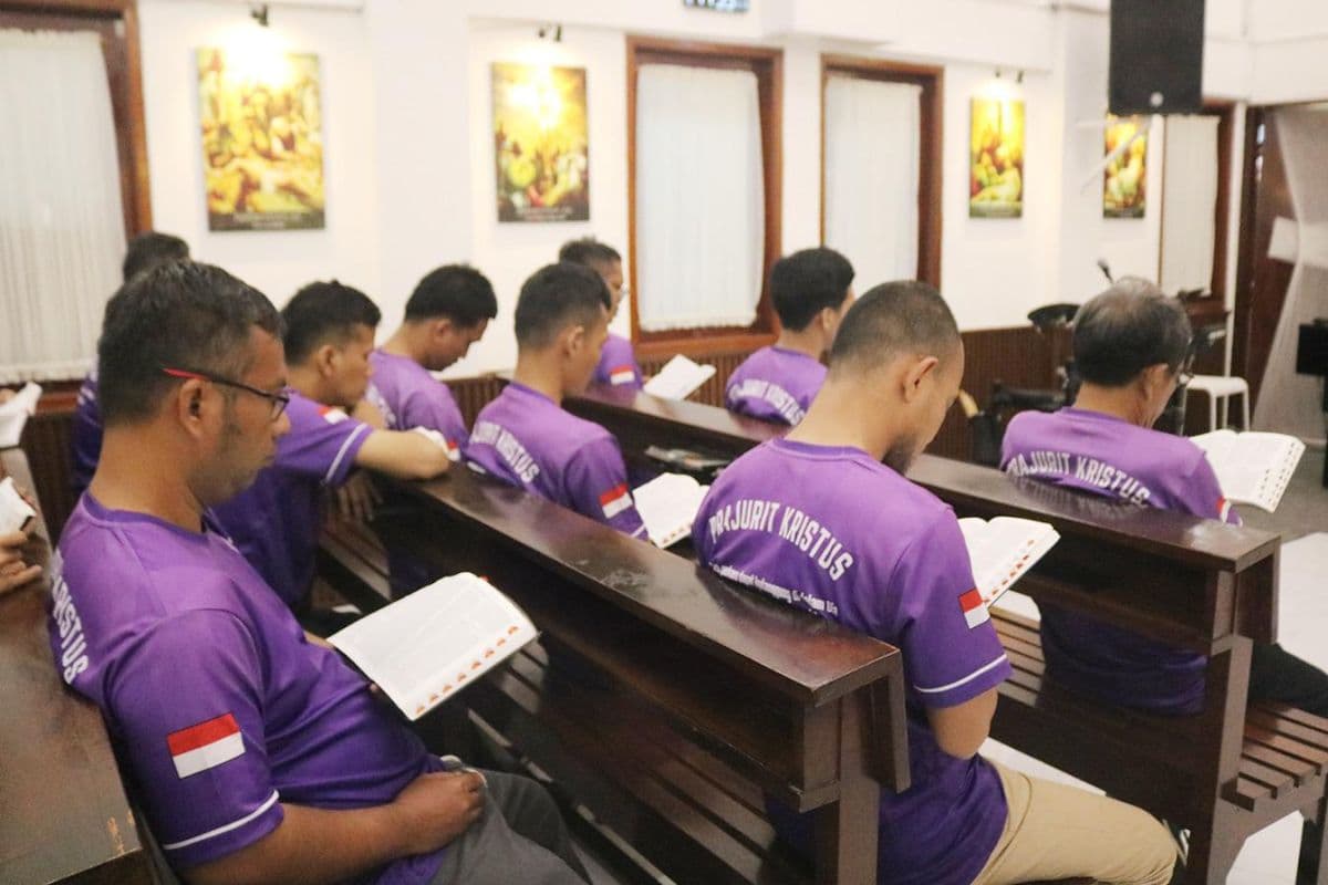 Puluhan Napi Nasrani di Lapas Kelas IIA Cibinong Ikuti Program Kerohanian Puluhan Napi Nasrani di Lapas Kelas IIA Cibinong Ikuti Program Kerohanian