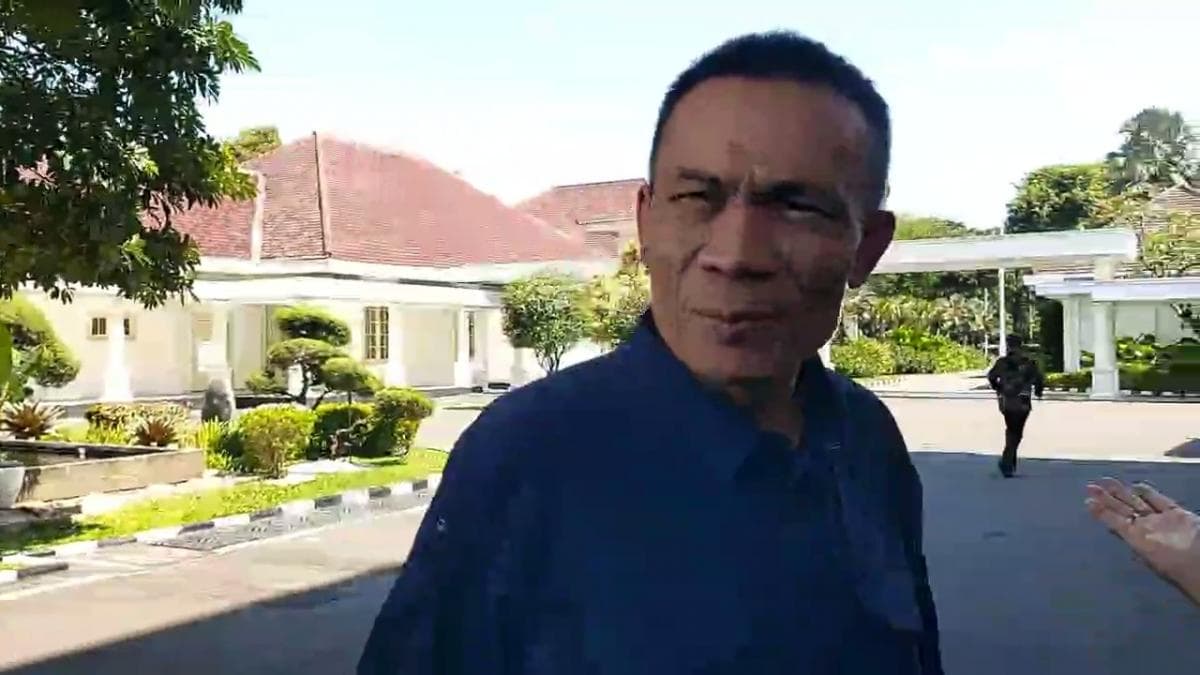 Usai Temui Jokowi, Rismon Sianipar Mendadak Datangi Kantor Wapres Gibran Usai Temui Jokowi, Rismon Sianipar Mendadak Datangi Kantor Wapres Gibran