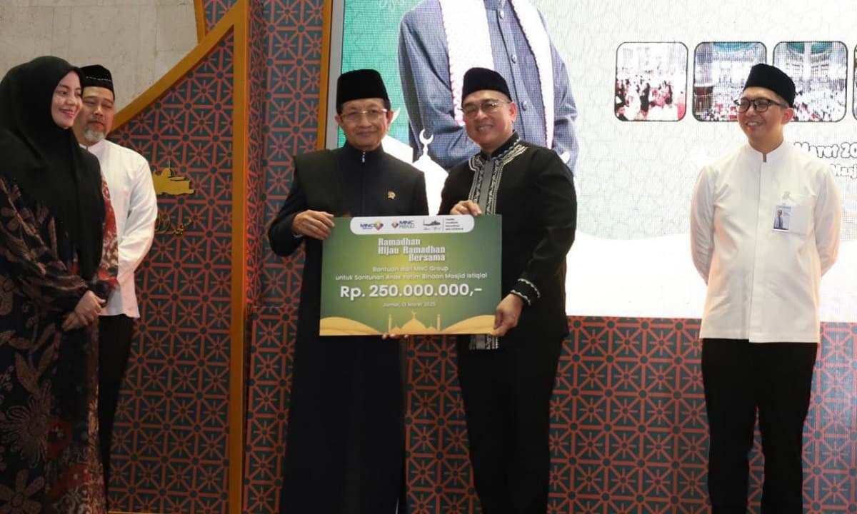 MNC Group dan MNC Peduli Serahkan Bantuan Rp250 Juta untuk Anak Yatim Binaan Masjid Istiqlal MNC Group dan MNC Peduli Serahkan Bantuan Rp250 Juta untuk Anak Yatim Binaan Masjid Istiqlal