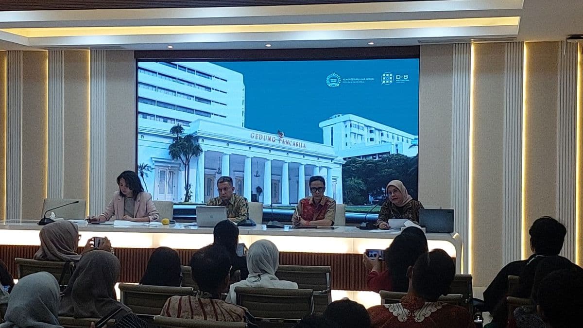 Pemerintah Evakuasi Tahap Kedua 34 WNI dari Iran Pemerintah Evakuasi Tahap Kedua 34 WNI dari Iran