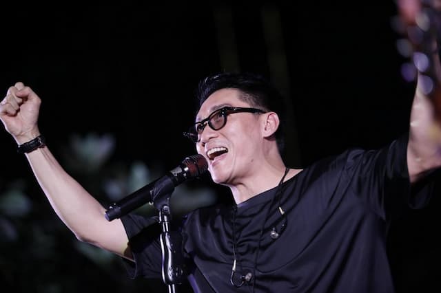 Ifan Seventeen Sulap Panggung Music Zone Jadi Venue Konser Penuh Cahaya Ifan Seventeen Sulap Panggung Music Zone Jadi Venue Konser Penuh Cahaya