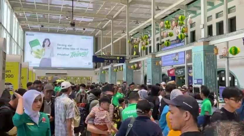 Stasiun Pasar Senen Membeludak, Penumpang Diimbau Atur Waktu Keberangkatan Stasiun Pasar Senen Membeludak, Penumpang Diimbau Atur Waktu Keberangkatan