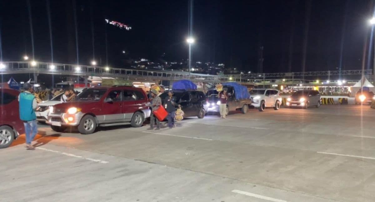 Pemudik Mulai Ramai di Pelabuhan Merak Pemudik Mulai Ramai di Pelabuhan Merak