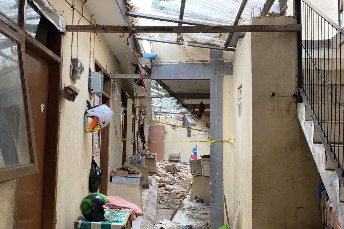 Kontrakan 2 Lantai Hancur Gegara Ledakan Misterius, Satu Orang Jadi Korban Kontrakan 2 Lantai Hancur Gegara Ledakan Misterius, Satu Orang Jadi Korban