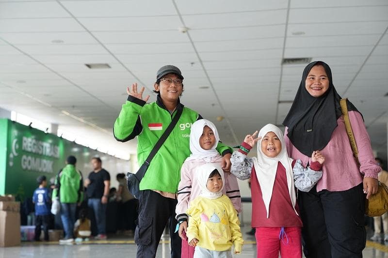 Bahagianya Mitra Driver Gojek Bisa Berangkat Mudik Gratis Bareng Keluarga Bahagianya Mitra Driver Gojek Bisa Berangkat Mudik Gratis Bareng Keluarga