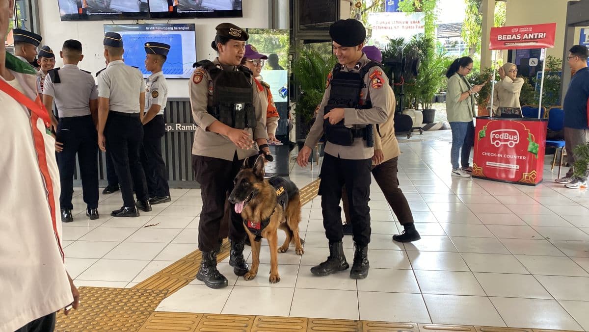 Antisipasi Kejahatan, Unit K9 Dikerahkan Awasi Area Terminal Kampung Rambutan Antisipasi Kejahatan, Unit K9 Dikerahkan Awasi Area Terminal Kampung Rambutan