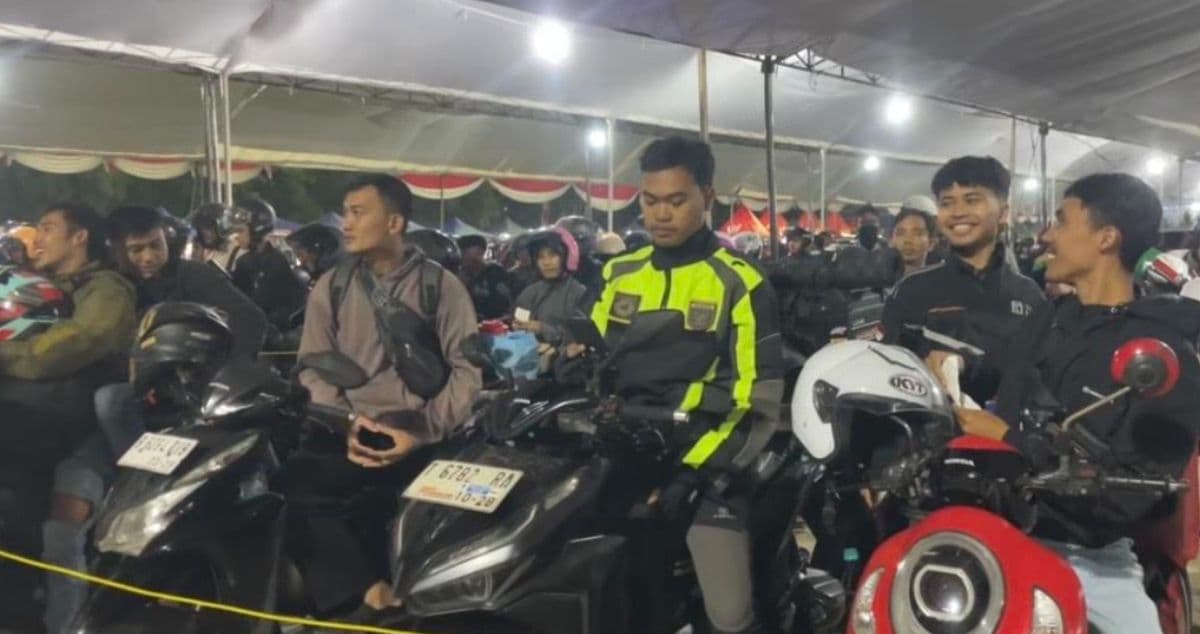 Pemudik Motor Mulai Padati Pelabuhan Ciwandan Banten Pemudik Motor Mulai Padati Pelabuhan Ciwandan Banten