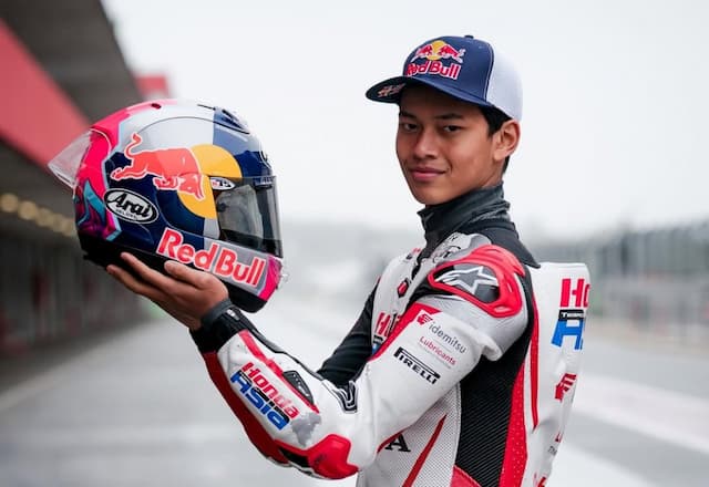 Kisah Veda Ega Pratama, Satu-satunya Pembalap Indonesia yang Jadi Atlet Elite Red Bull seperti Marc Marquez Kisah Veda Ega Pratama, Satu-satunya Pembalap Indonesia yang Jadi Atlet Elite Red Bull seperti Marc Marquez