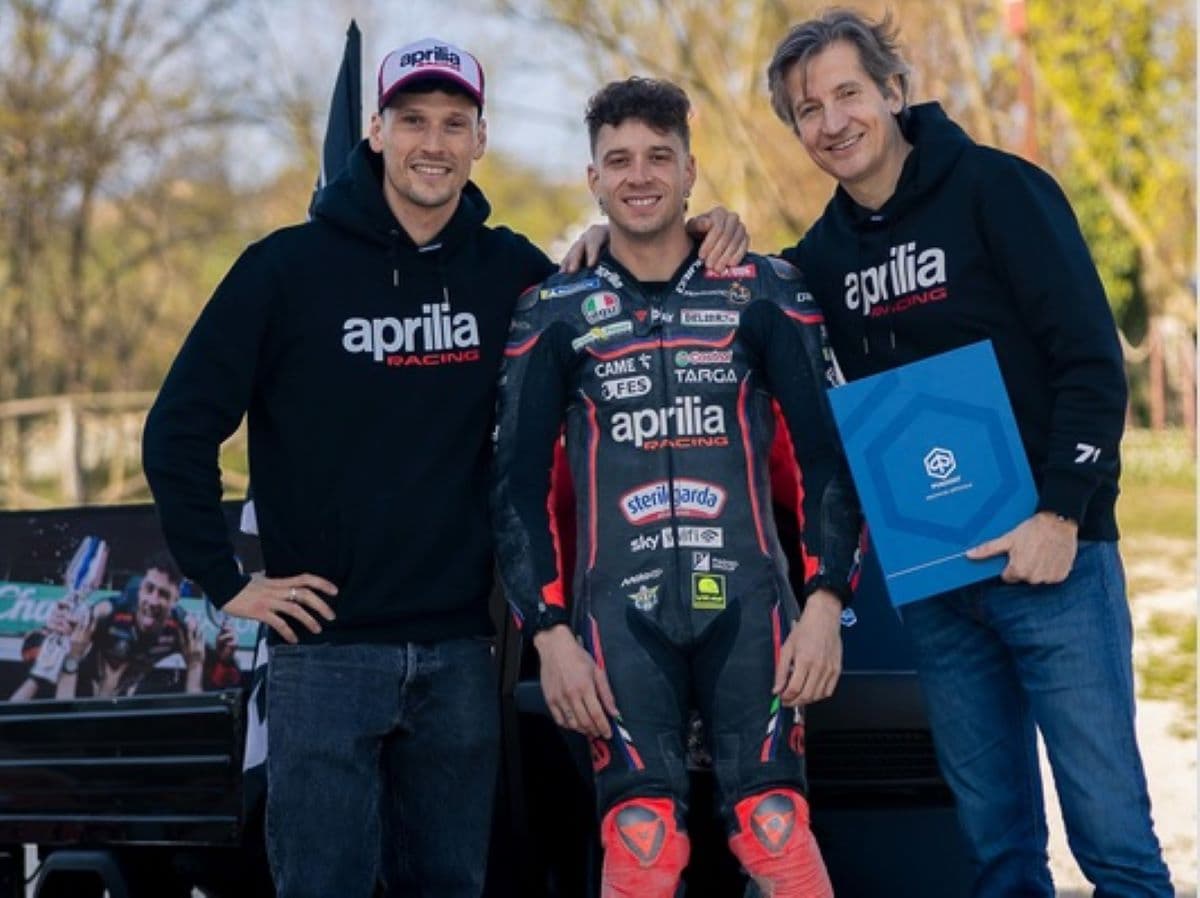 Aprilia Kabulkan Permintaan Aneh Marco Bezzecchi Usai Menang di MotoGP Thailand 2026 Aprilia Kabulkan Permintaan Aneh Marco Bezzecchi Usai Menang di MotoGP Thailand 2026