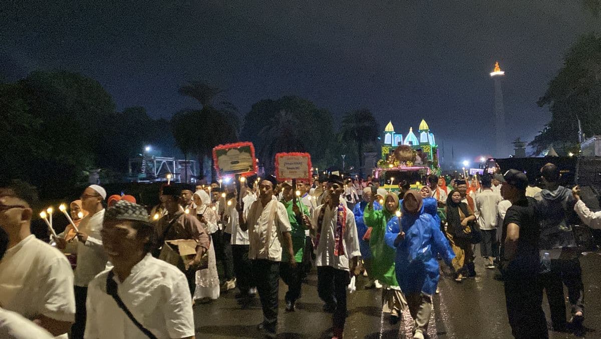 Takbir Bergema! Pawai Obor dan Mobil Hias Mulai Penuhi Thamrin–Sudirman Takbir Bergema! Pawai Obor dan Mobil Hias Mulai Penuhi Thamrin–Sudirman