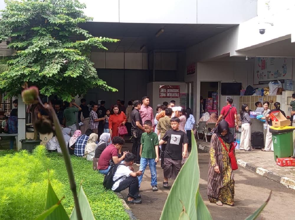 Hari Pertama Lebaran, Rutan KPK Ramai Dikunjungi Keluarga Tahanan Hari Pertama Lebaran, Rutan KPK Ramai Dikunjungi Keluarga Tahanan