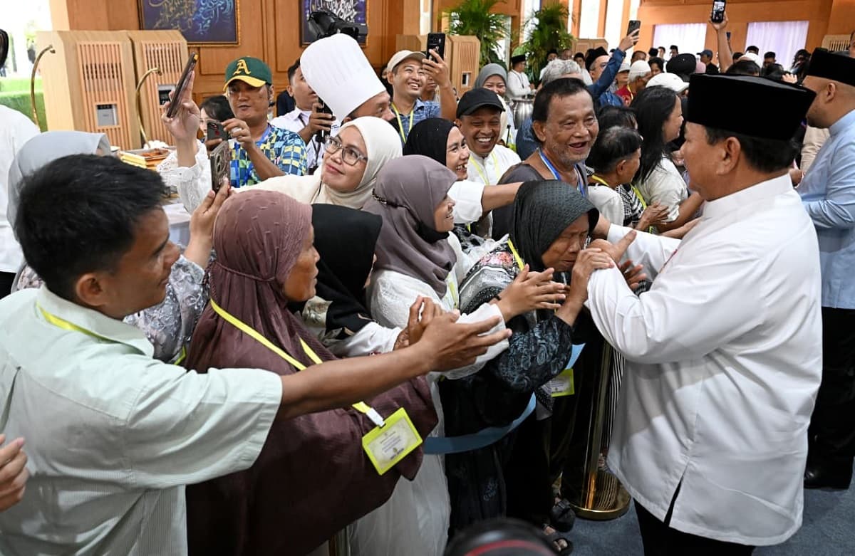 Kisah Haru dan Bahagia Masyarakat Bertemu Presiden Prabowo saat Lebaran di Istana Kisah Haru dan Bahagia Masyarakat Bertemu Presiden Prabowo saat Lebaran di Istana