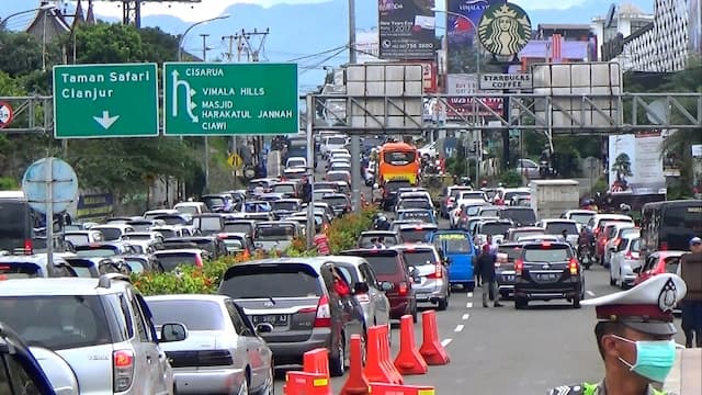 Jalur Puncak Macet, One Way Diterapkan Jalur Puncak Macet, One Way Diterapkan
